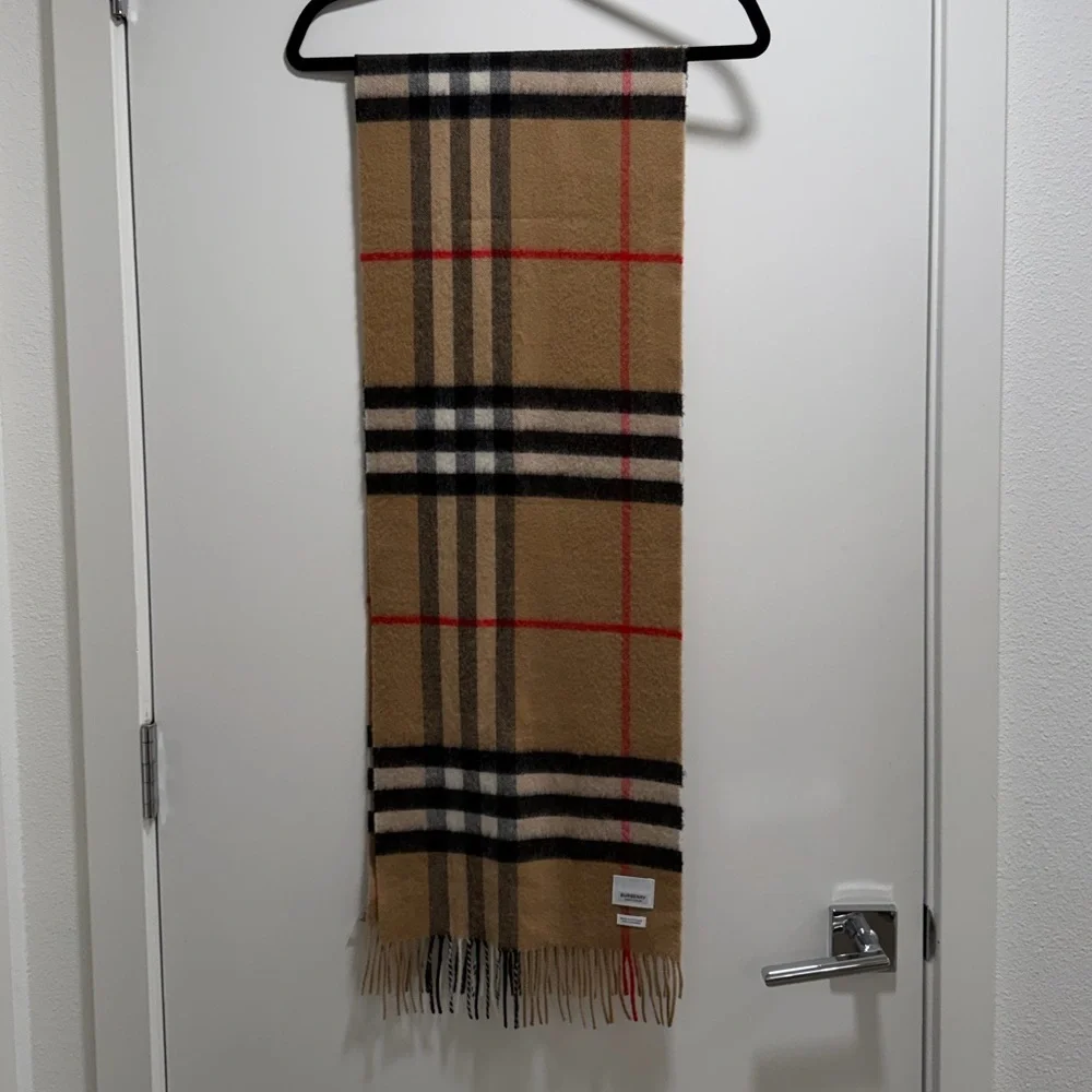 Burberry 100% Check Cashmere Scarf
